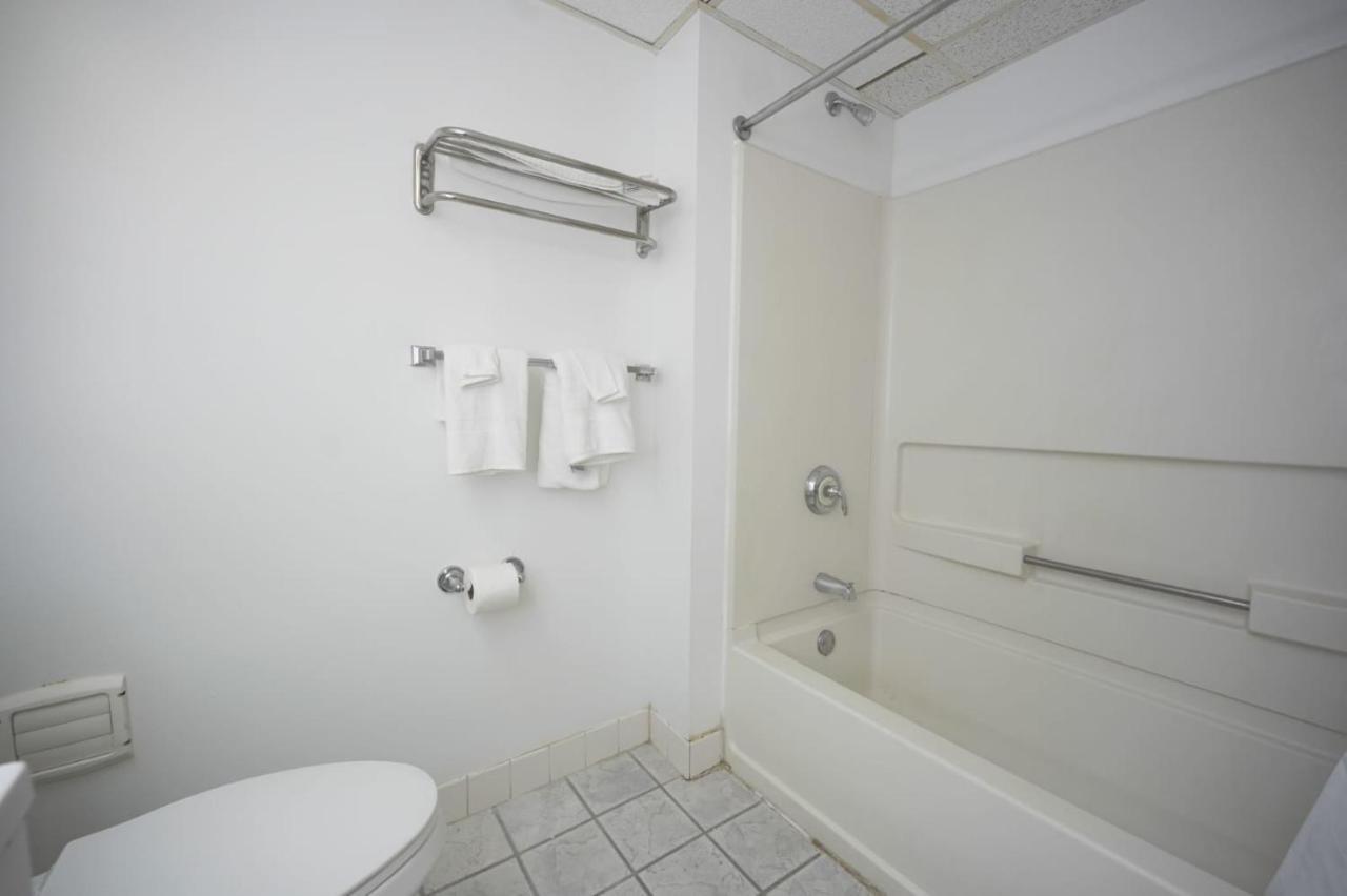 Greenwoods Inn & Suites Berlin المظهر الخارجي الصورة